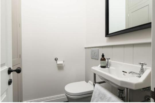 One Navy, Bath Apartment Exterior photo